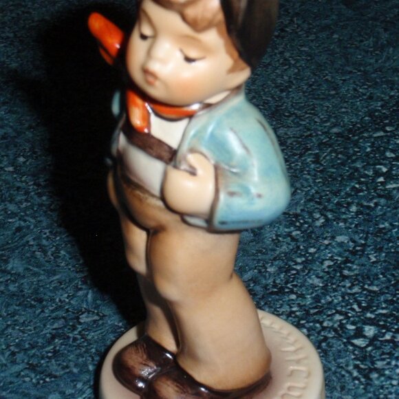 "Lucky Fellow" Goebel Hummel Figurine #560 TMK7 - ADORABLE CHRISTMAS GIFT! - Picture 4 of 9